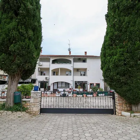 Svid Pensión 3*